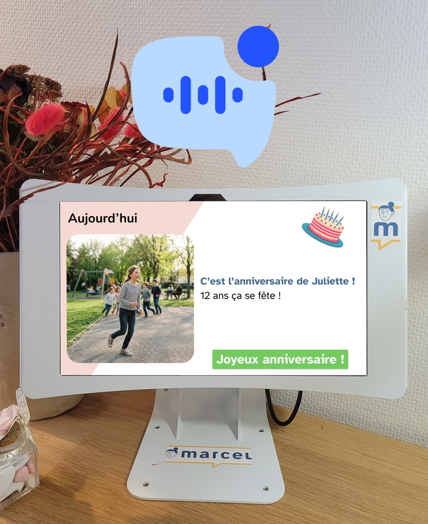 La tablette Marcel affichant un rappel de rendez-vous en gros caractères.